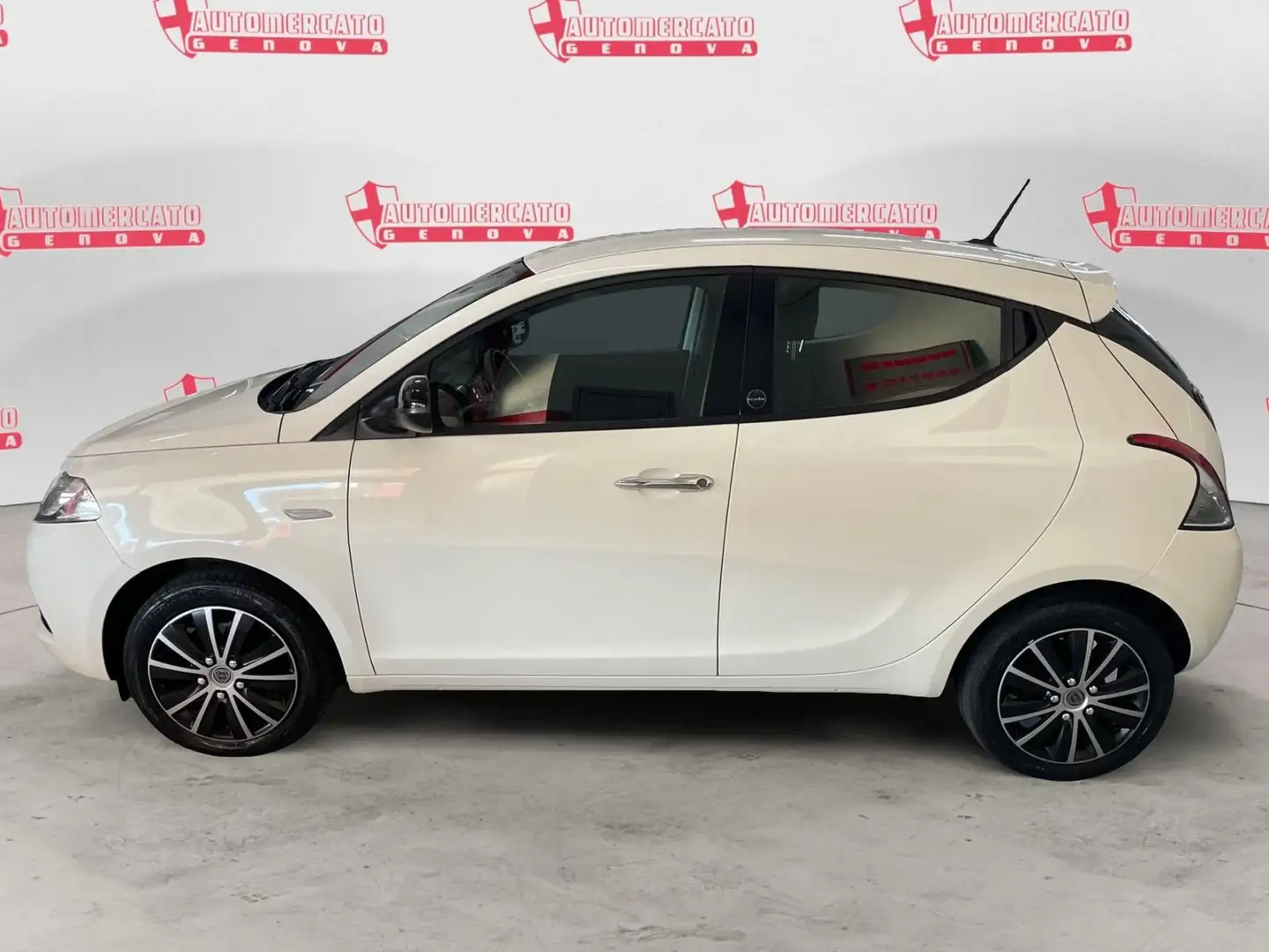 Lancia Ypsilon Ypsilon 1.0 FireFly 5 porte S&S Hybrid Ecochic Go Wit - 2