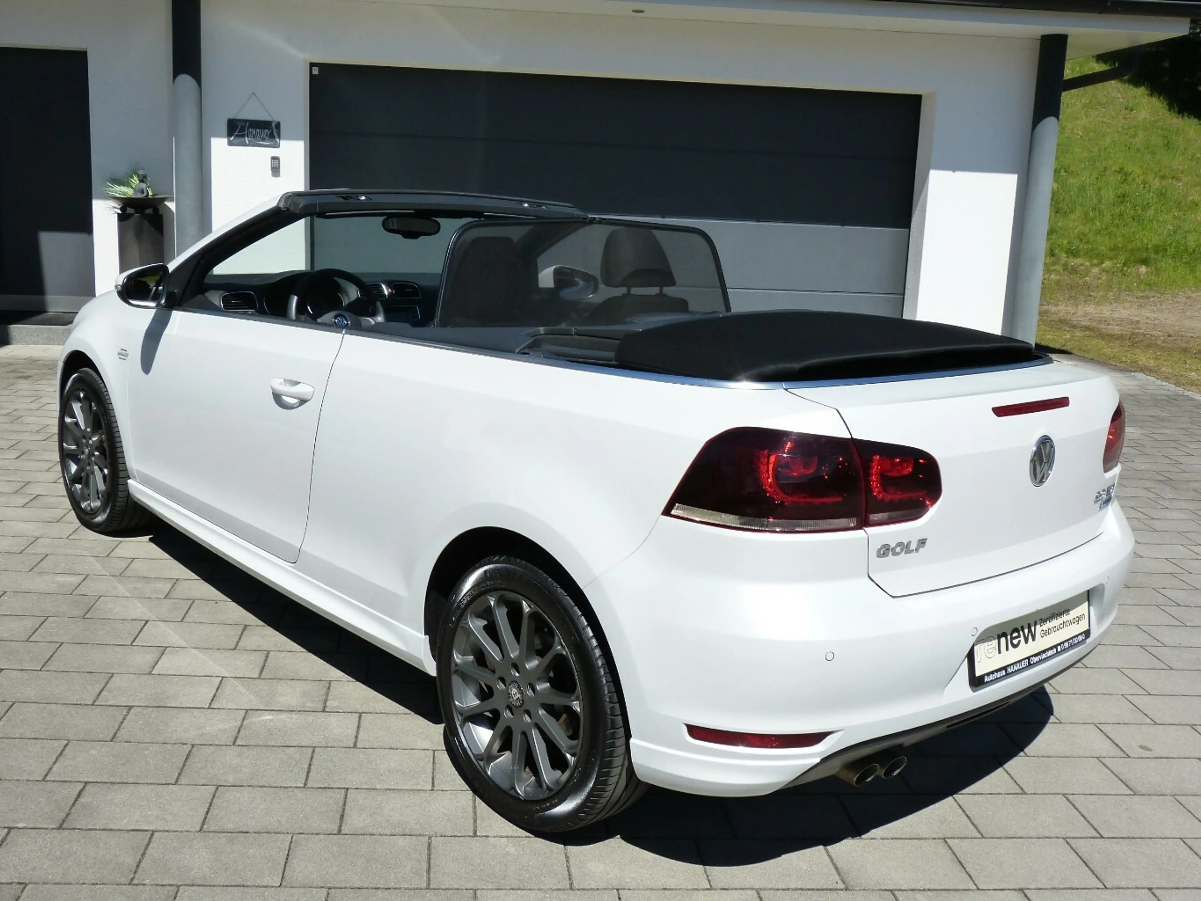 Volkswagen Golf Cabriolet 2.0 TDI BMT [PDC/SHZ/AHK/ALU] — photo 2