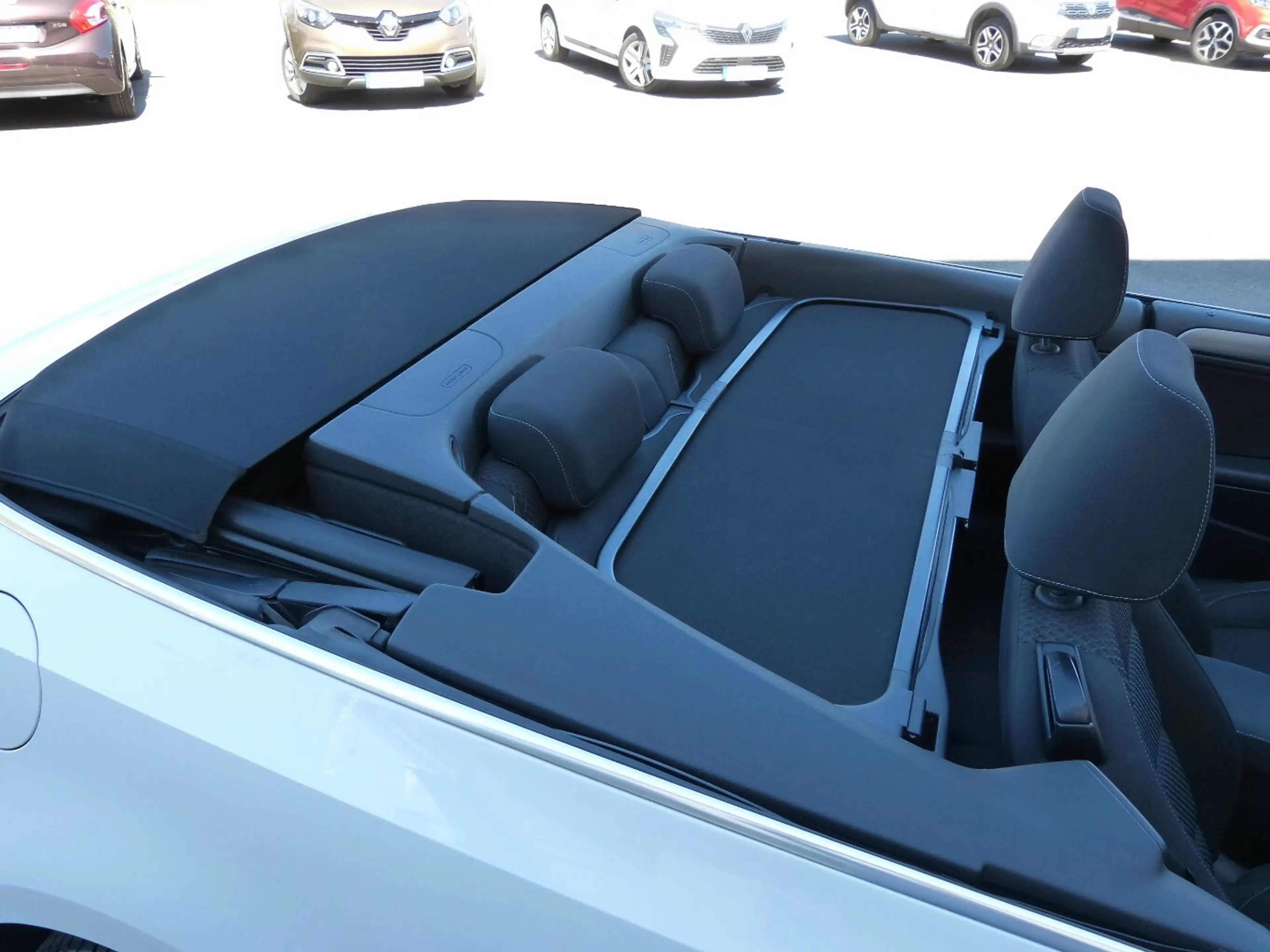 Volkswagen Golf Cabriolet 2.0 TDI BMT [PDC/SHZ/AHK/ALU] — photo 8