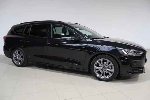 Ford Focus view 3