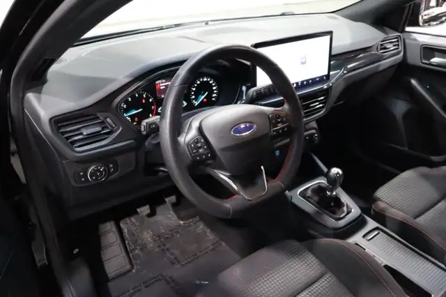 Ford Focus view 12