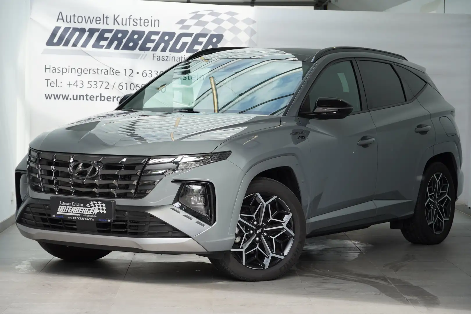 Hyundai TUCSON N-Line 1,6 T-GDi Plug-in-Hybrid 4WD AT Grau - 2