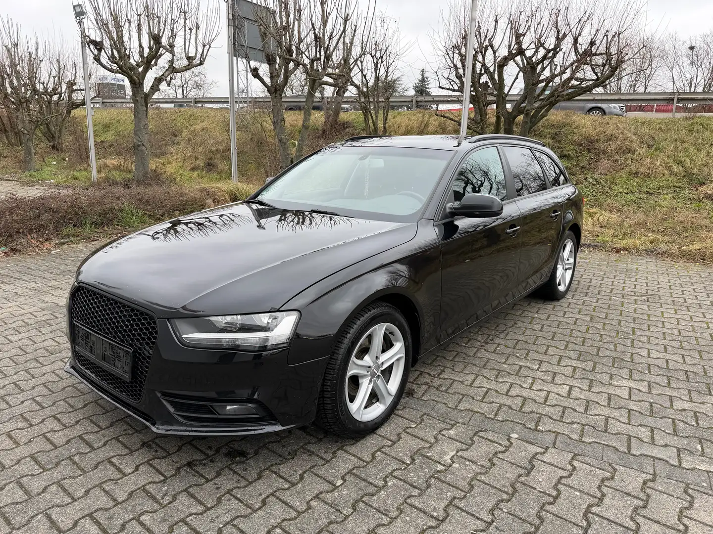 Audi A4 Ambition Schwarz - 1