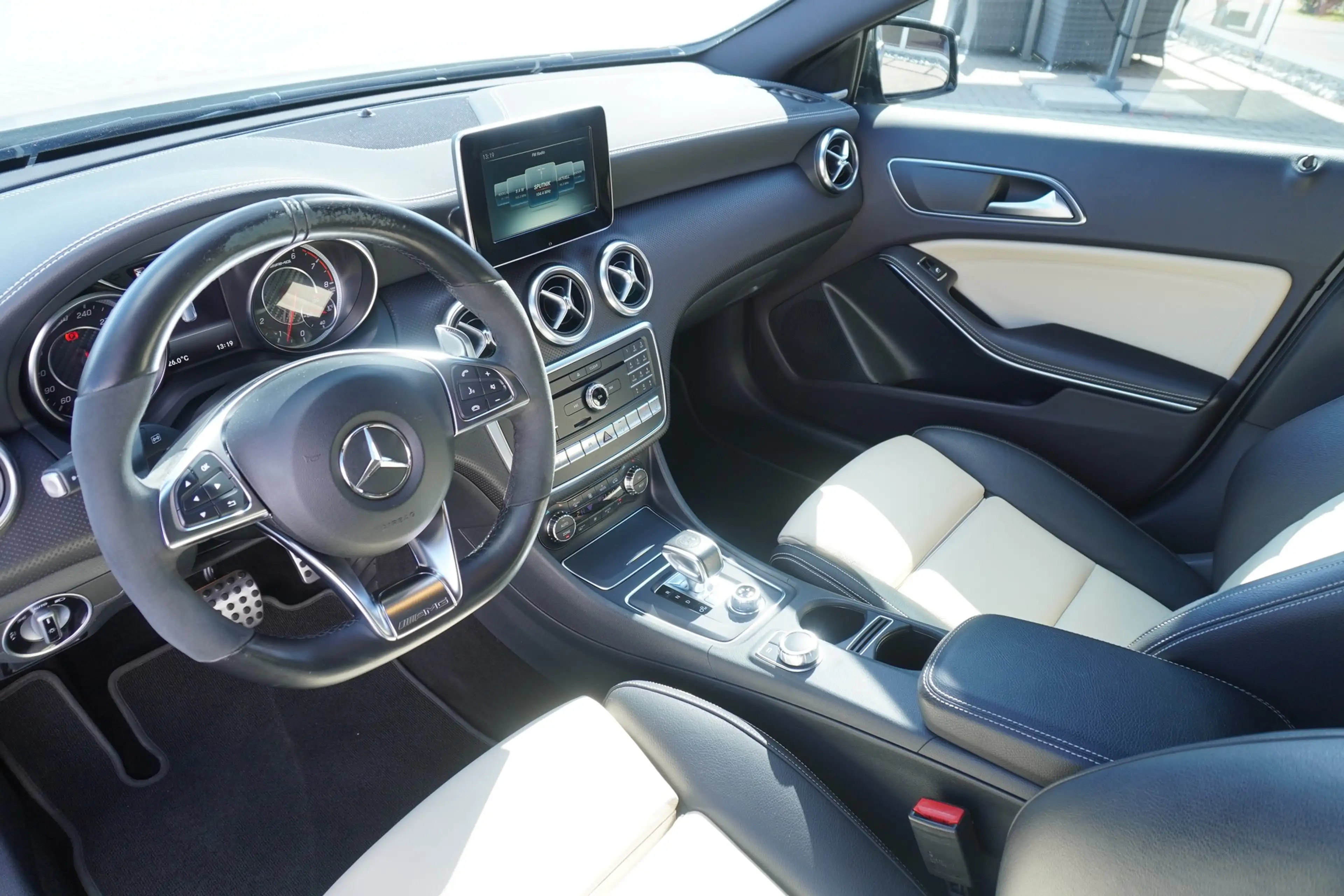 Mercedes-Benz A 45 AMG A45 AMG 4Matic LED Navi Sitzheizung HarmanKardon — photo 8