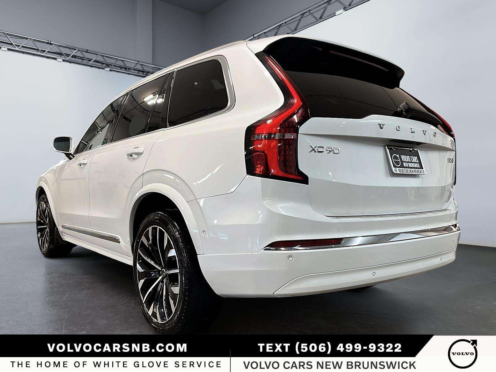 2026 Volvo XC90 B6 Ultra Bright Theme alt 4