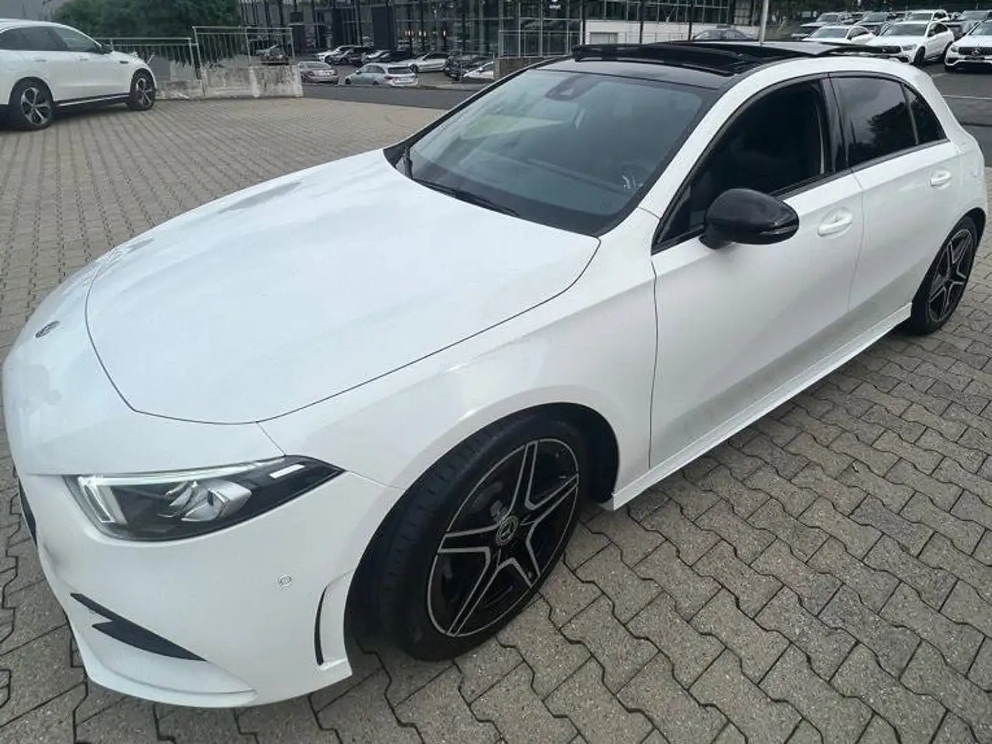 Mercedes-Benz 180 AMG Белый - 1