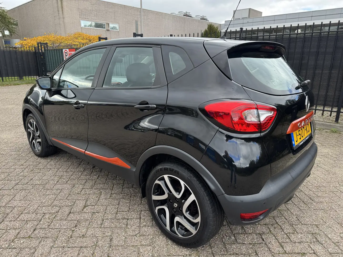 Renault Captur 0.9 TCe Dynamique Clima/Navi/Cruise/PDC/LMV Noir - 2