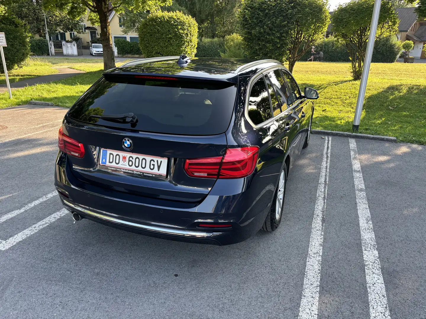 BMW 318 318d Touring Aut. Luxury Line - 2