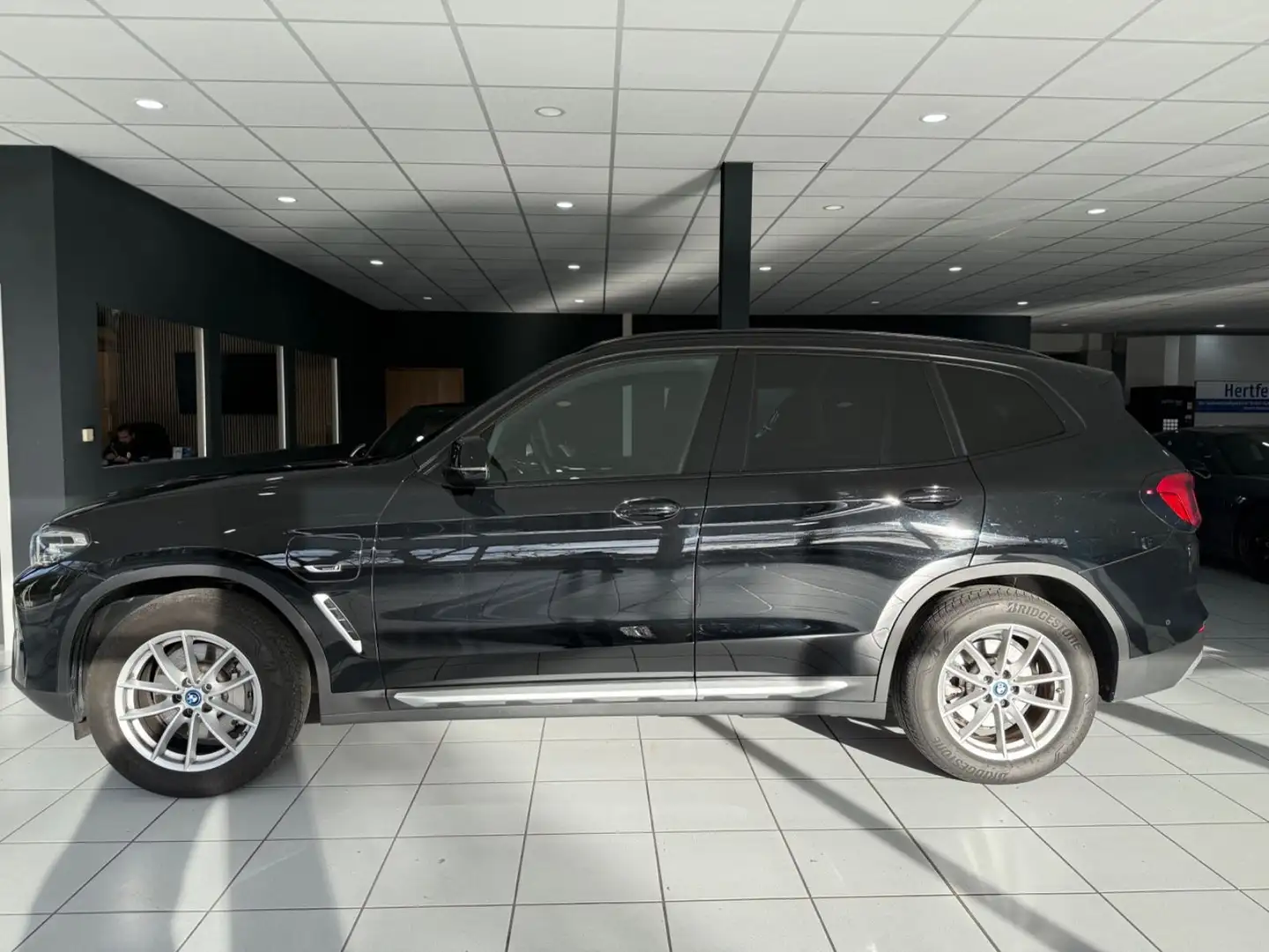 BMW X3 xDrive 30e*HEADUP*KEYLESS*KAMERA*LED-SCHW*SHZ Schwarz - 2