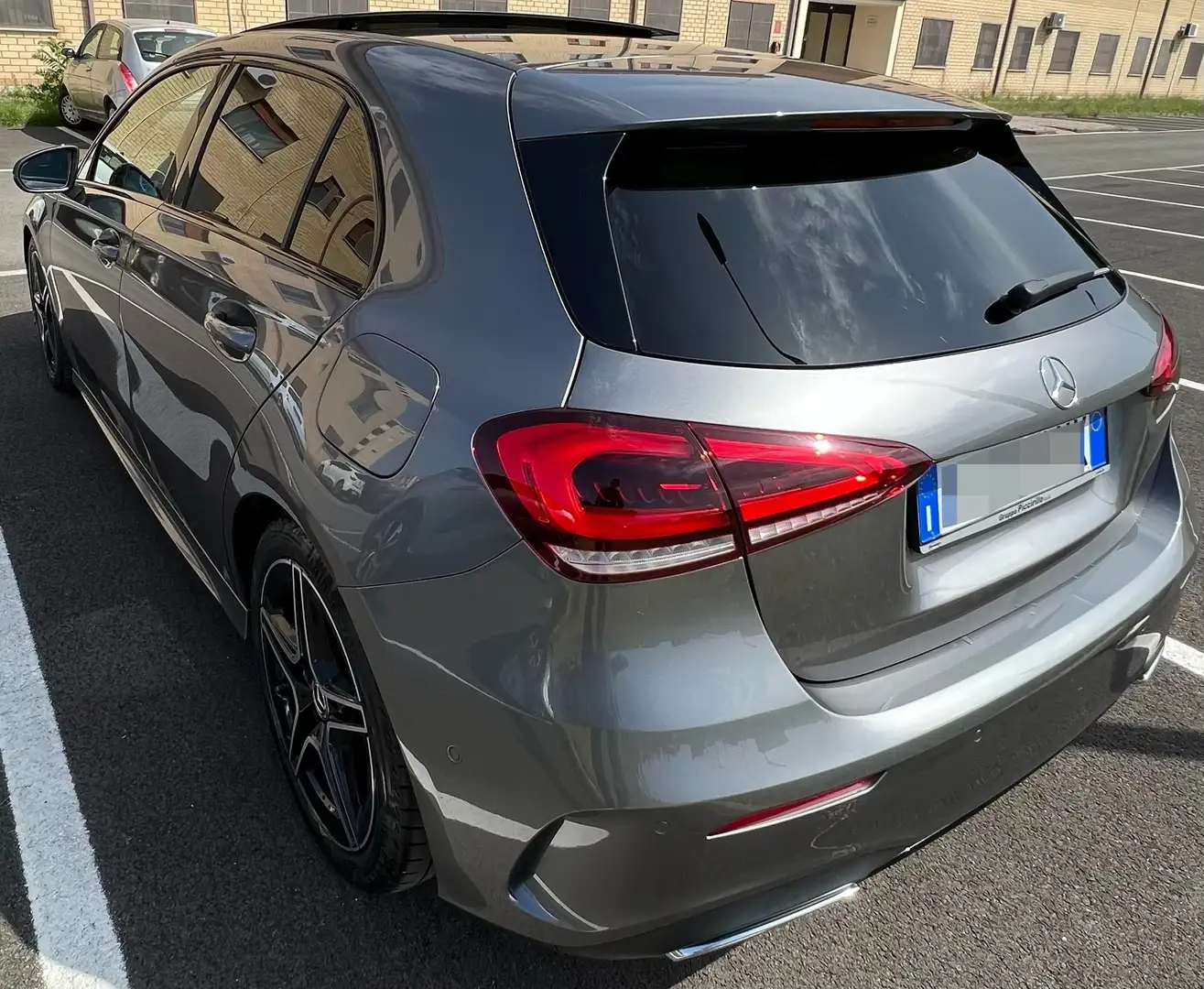 Mercedes-Benz A 180 A 180 d Premium auto Grigio - 2