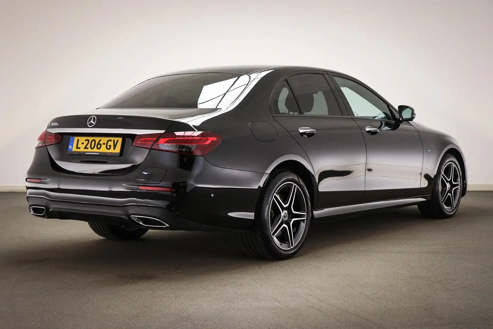 Mercedes-Benz E 300 e Business Solution AMG | MATRIX LED | LEDER | 360 Zwart - 2