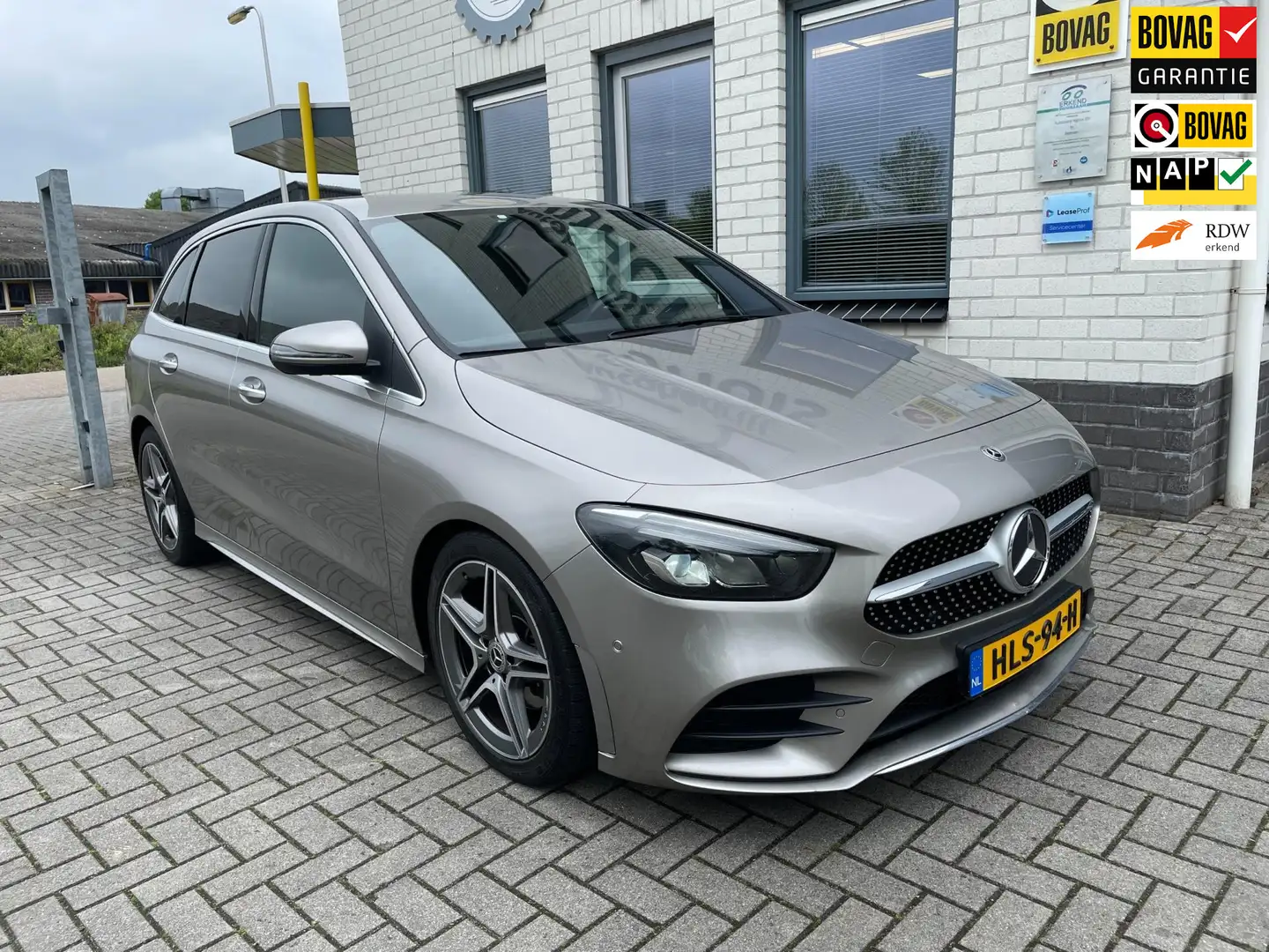 Mercedes-Benz B 180 Business Solution AMG / Automatische achterklep / Gris - 1