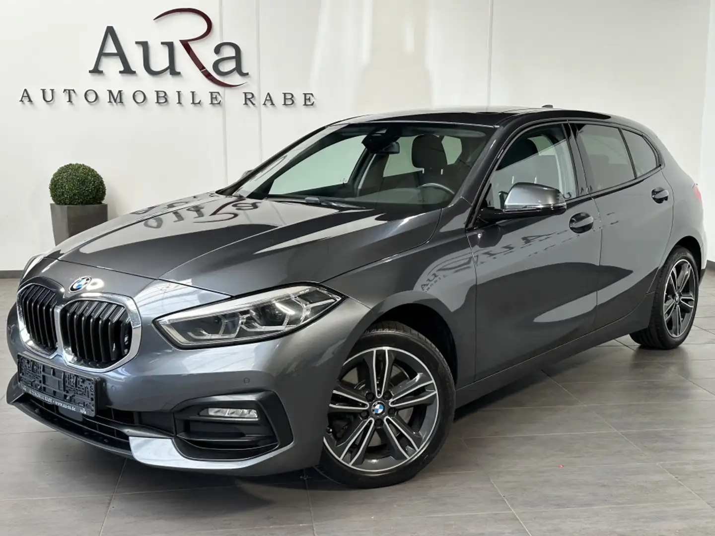 BMW 120 Sport Line Aut. LED+PANO+KAMERA+17OLL Grau - 1