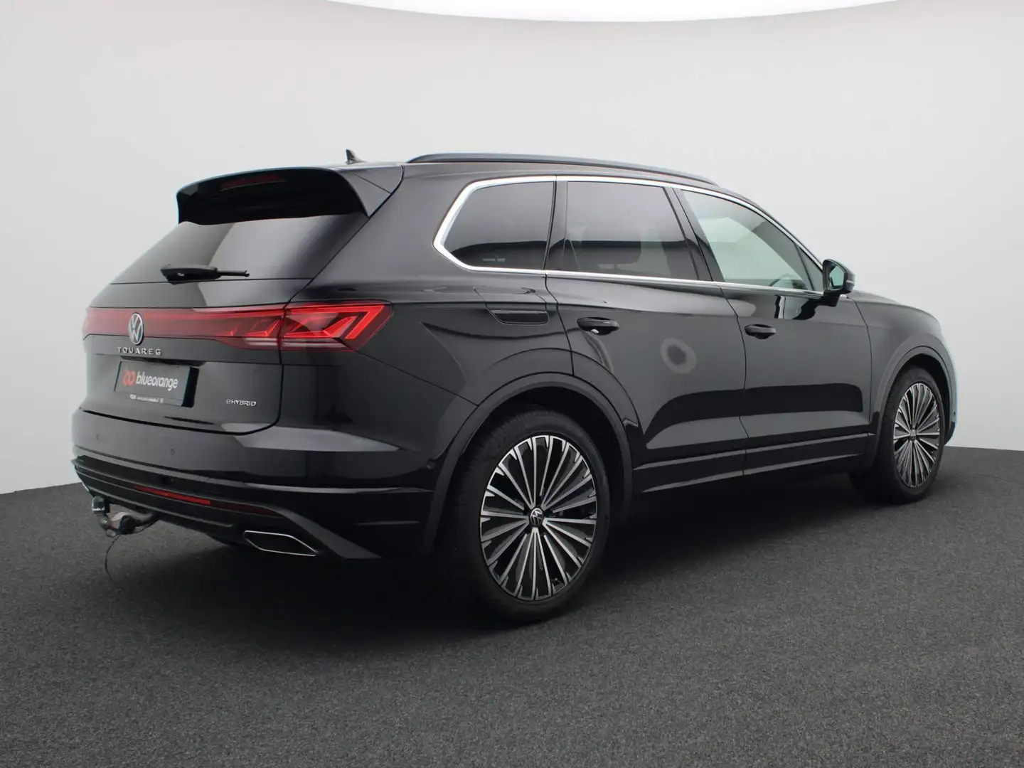 Volkswagen Touareg 3.0 TSi eHybrid 4MOTION Elegance 382PK DSG Luchtve Zwart - 2