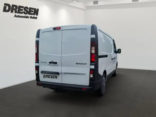 Renault Trafic view 3