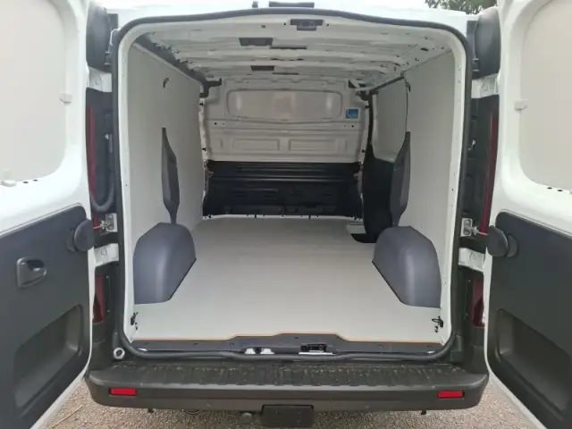 Renault Trafic view 11