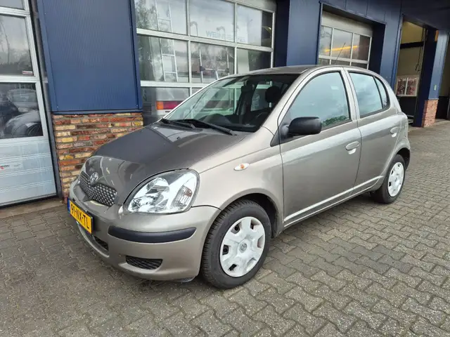 Toyota Yaris 1.3 VVT-I IDOLS, Trekhaak, ALL season banden.