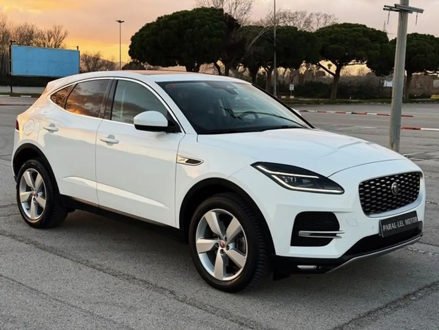 Jaguar E-Pace 2.0D 163PS MHEV SE 4WD AUTOMÁTICO con TECHO SOLAR Weiß - 1