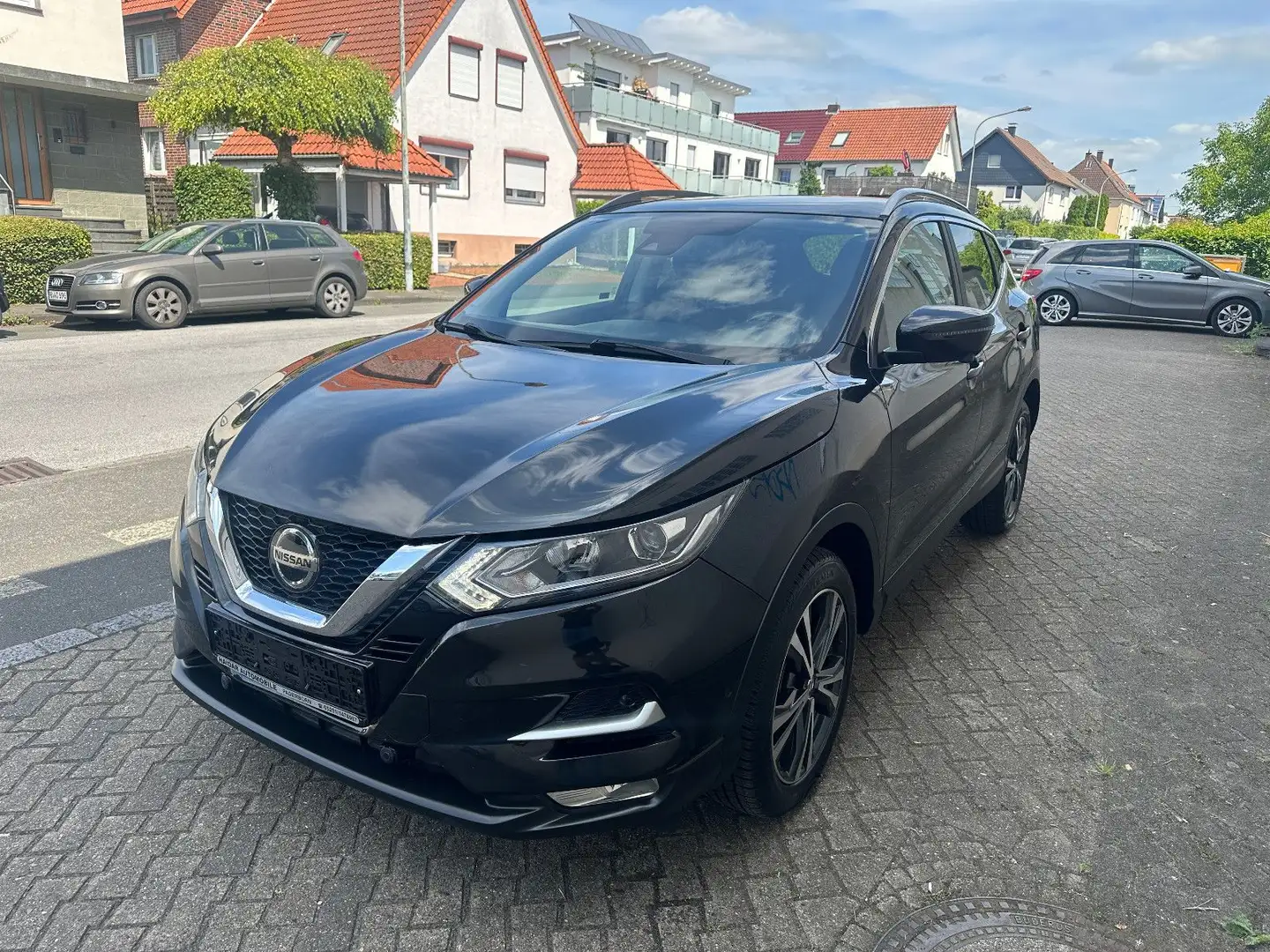 Nissan Qashqai N-Connecta Gepflegt Zwart - 1