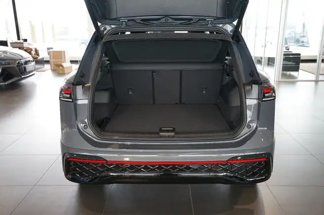 Volkswagen Tiguan view 5