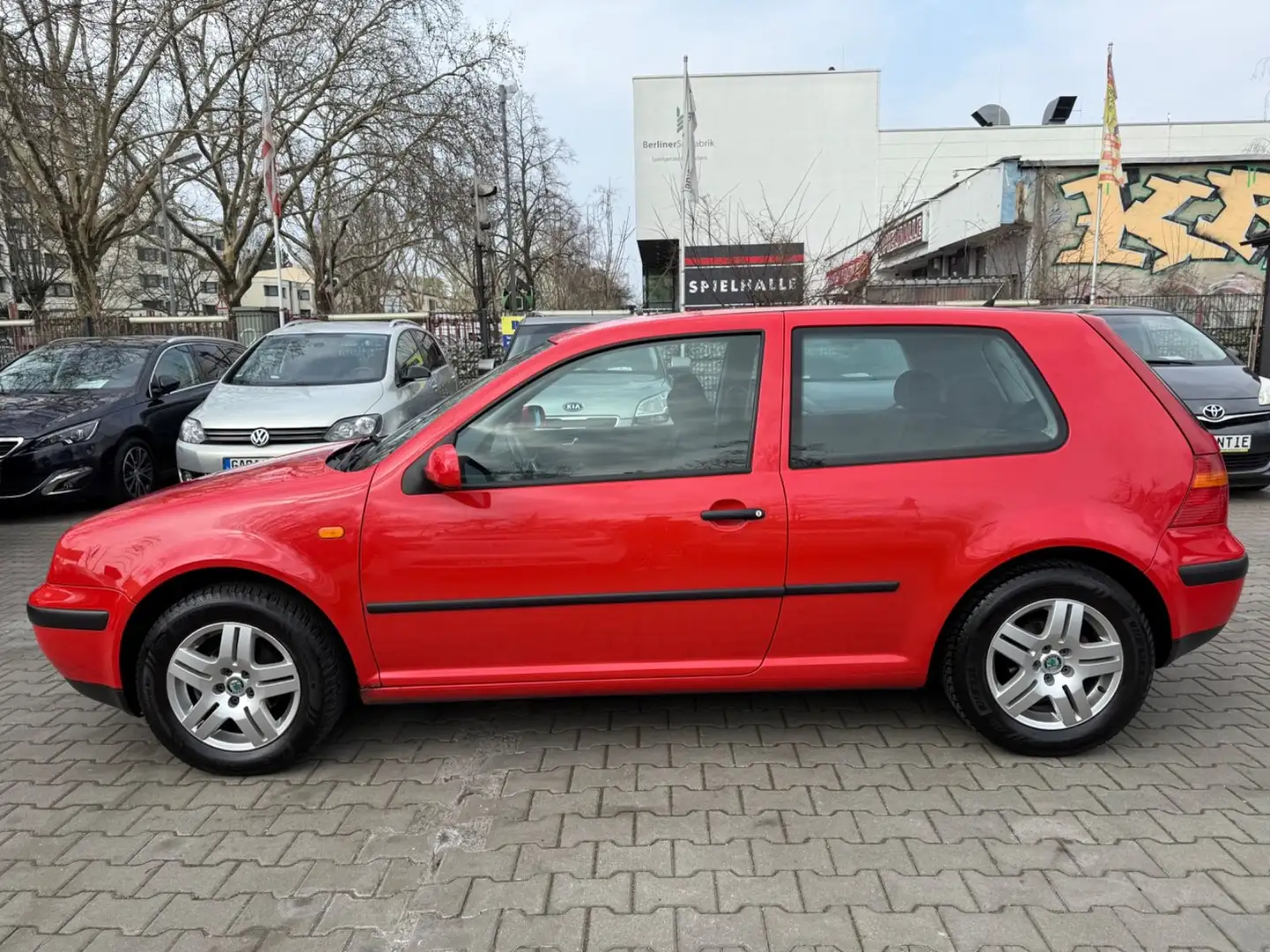 Volkswagen Golf 1.6 Auto Basis Rojo - 2