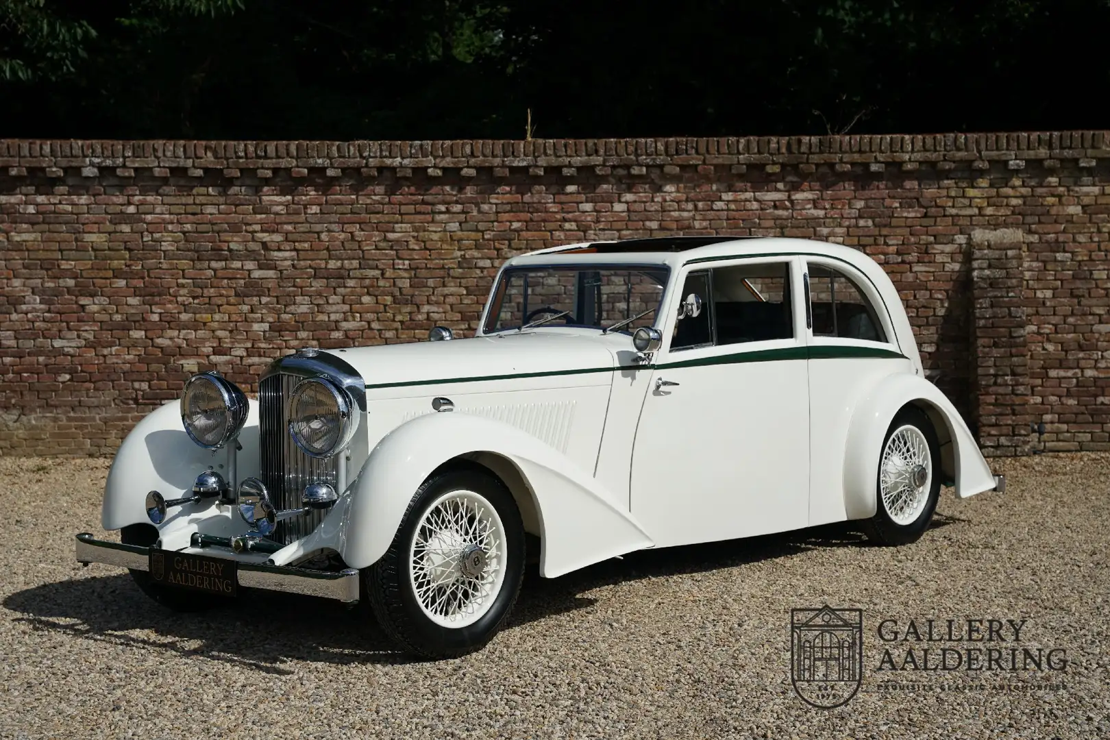 Bentley 3½ litre "Streamline" by Park Ward & Co Unique one Alb - 1