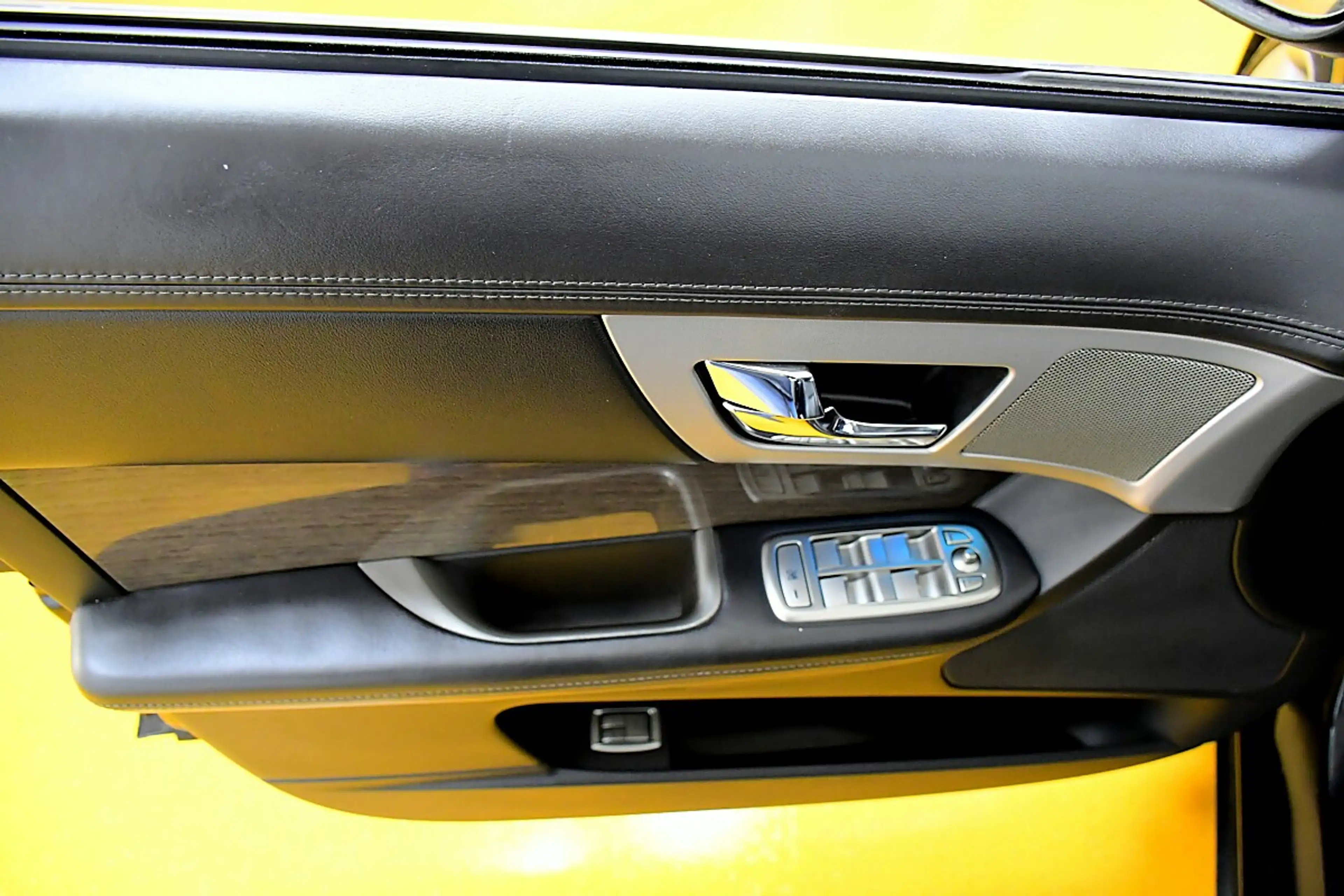 Jaguar XF 4,2 SV8 — photo 11