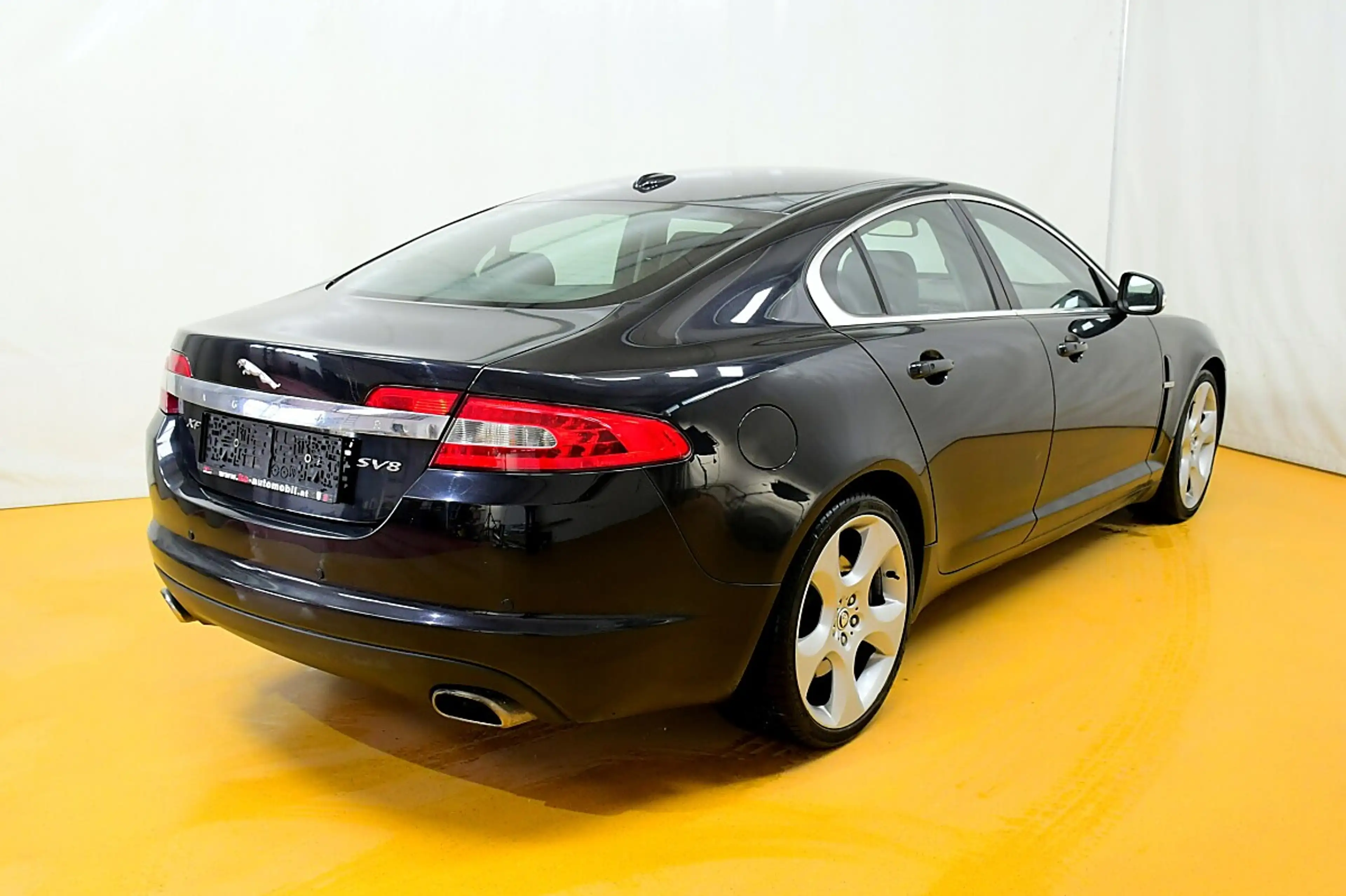 Jaguar XF 4,2 SV8 — photo 3