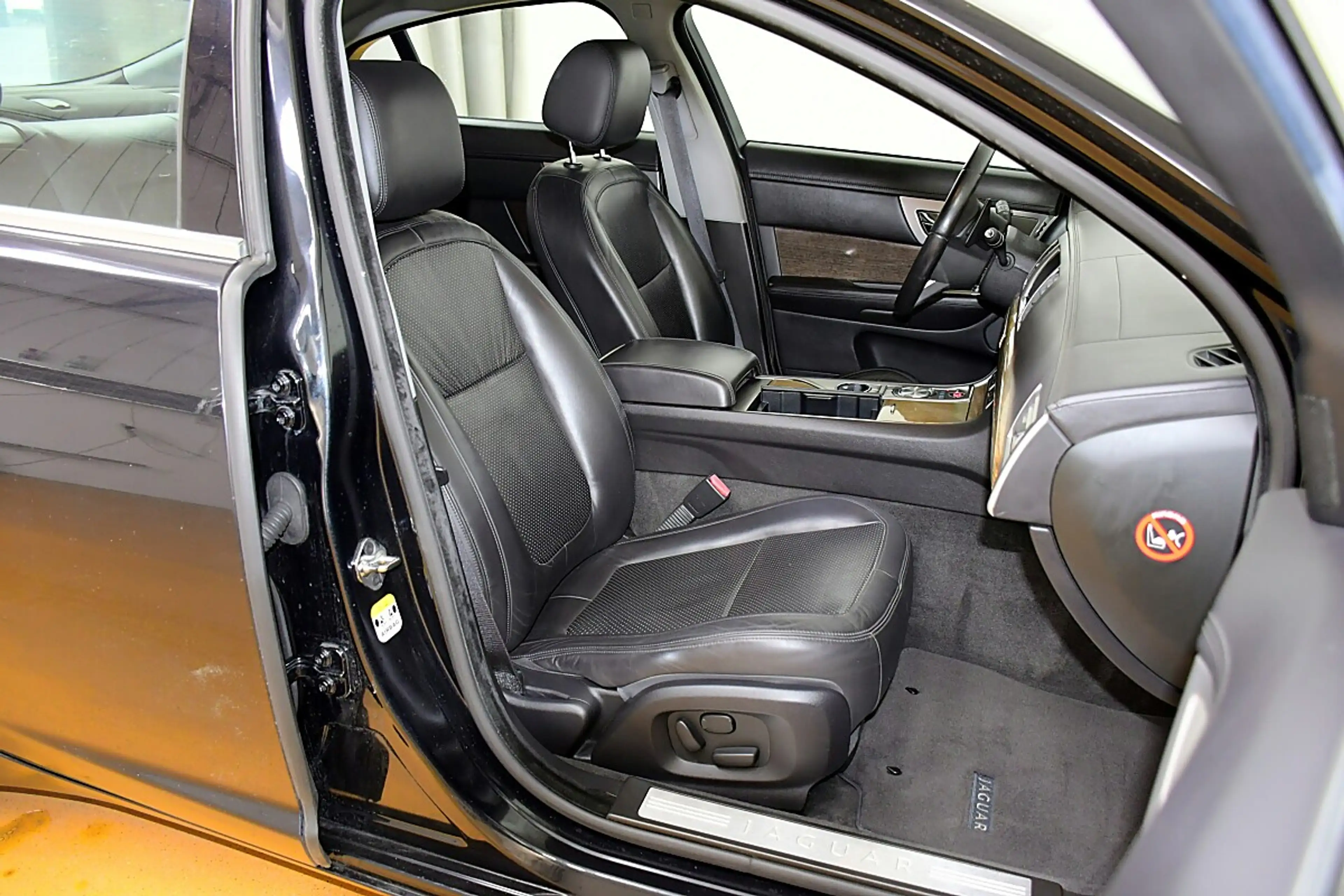 Jaguar XF 4,2 SV8 — photo 4