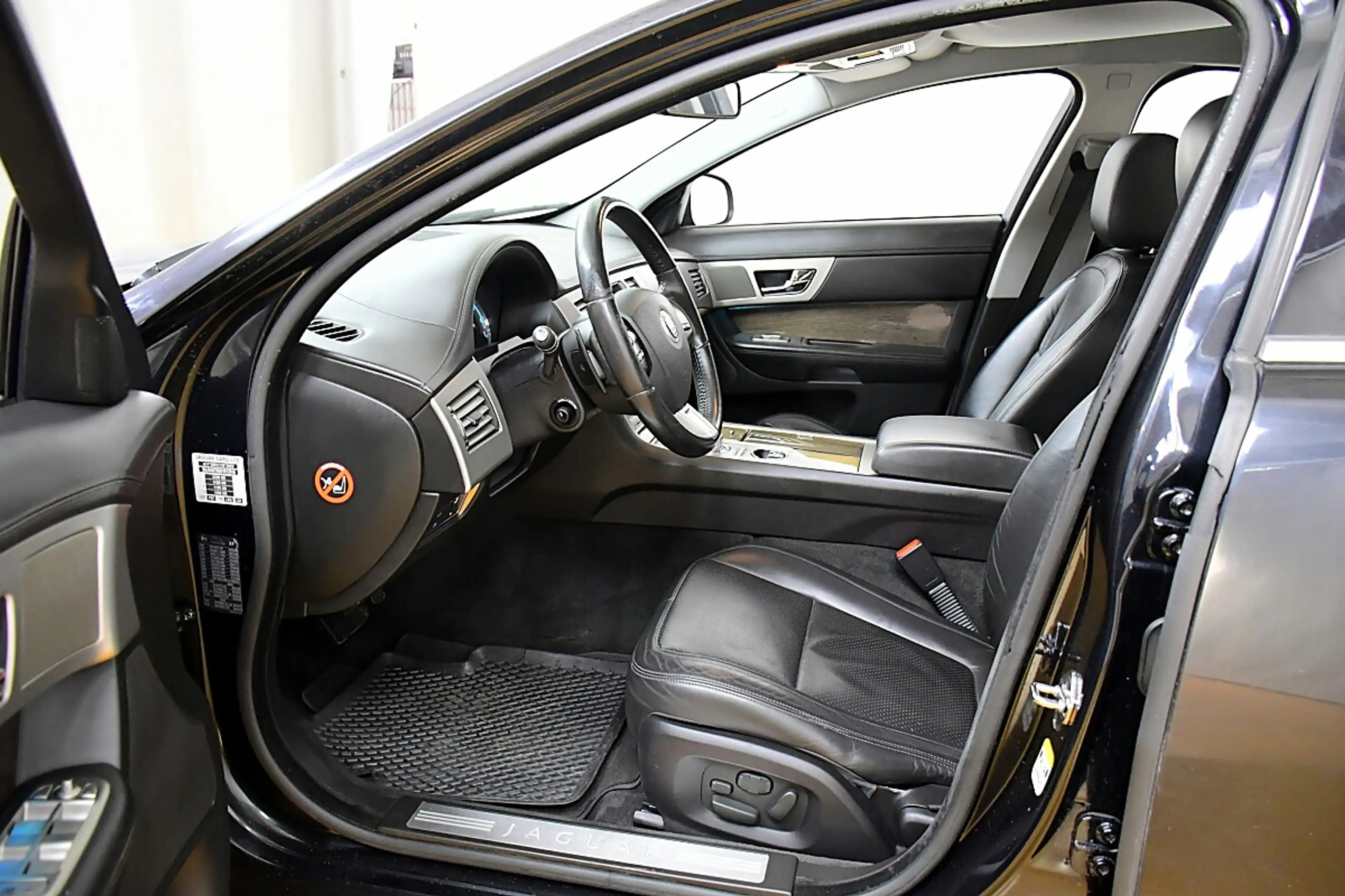 Jaguar XF 4,2 SV8 — photo 9