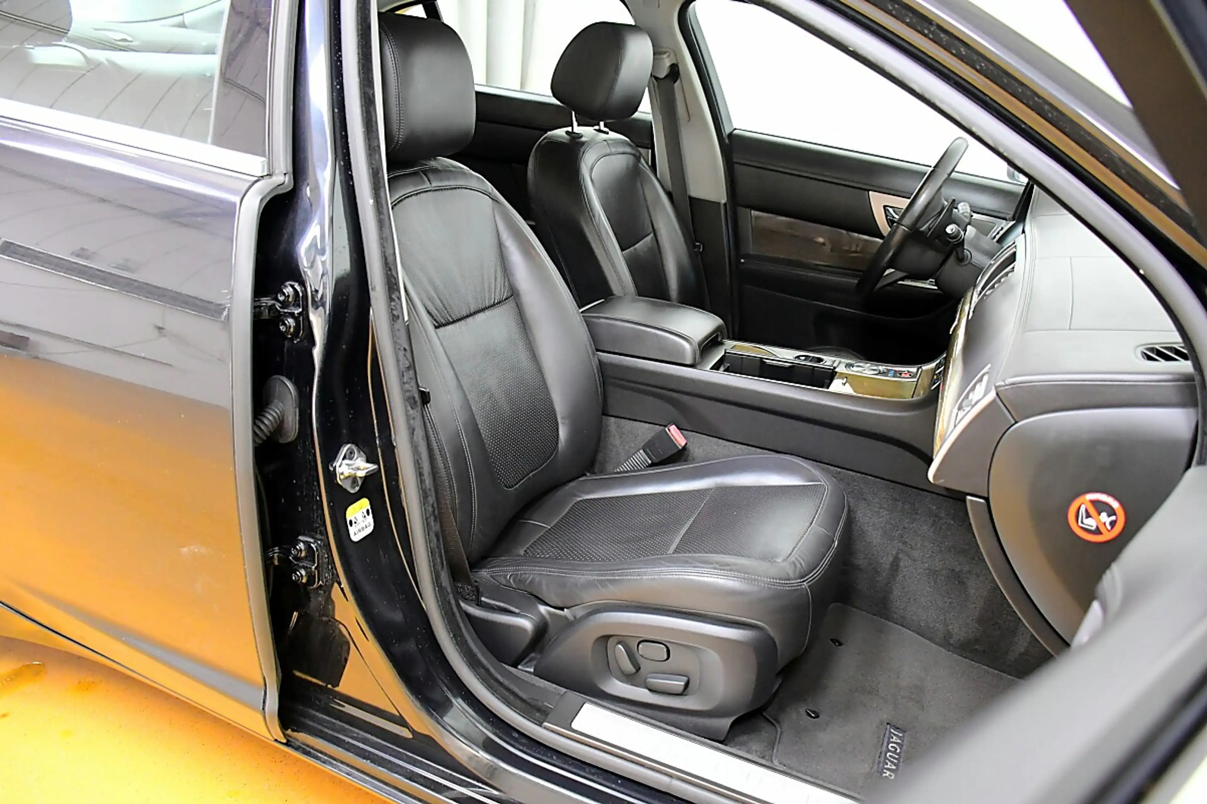 Jaguar XF 4,2 SV8 — photo 5
