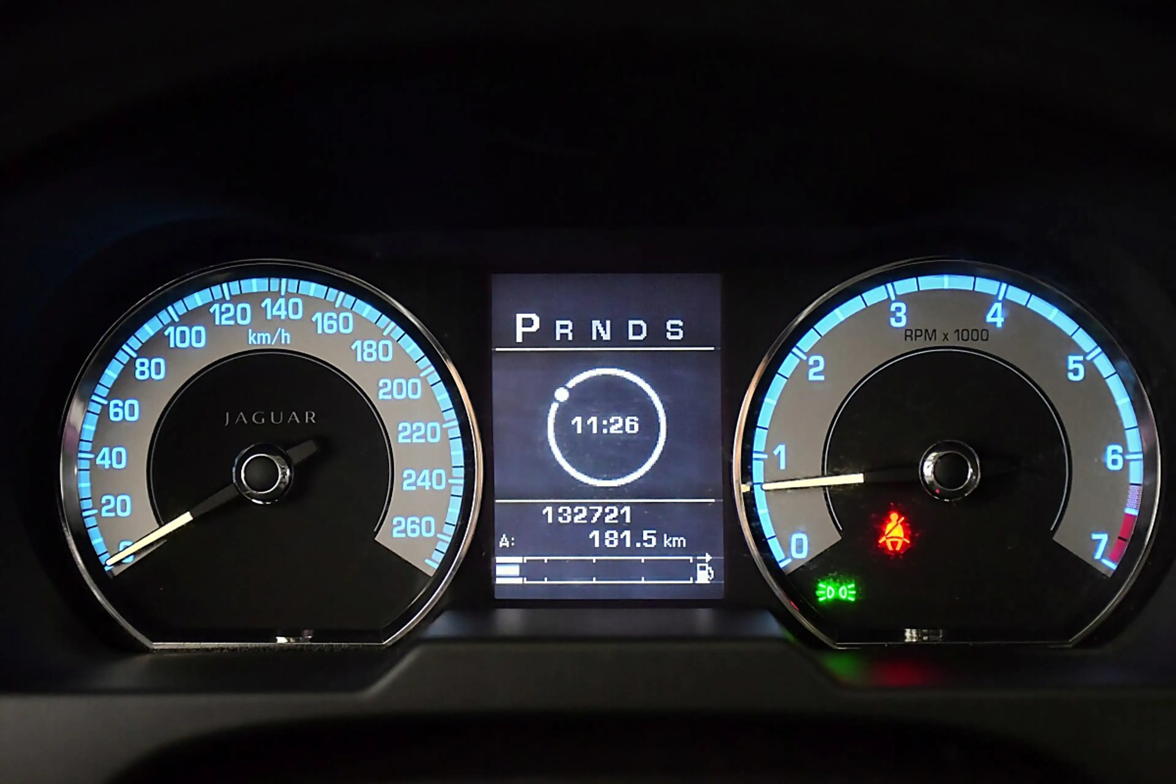 Jaguar XF 4,2 SV8 — photo 15