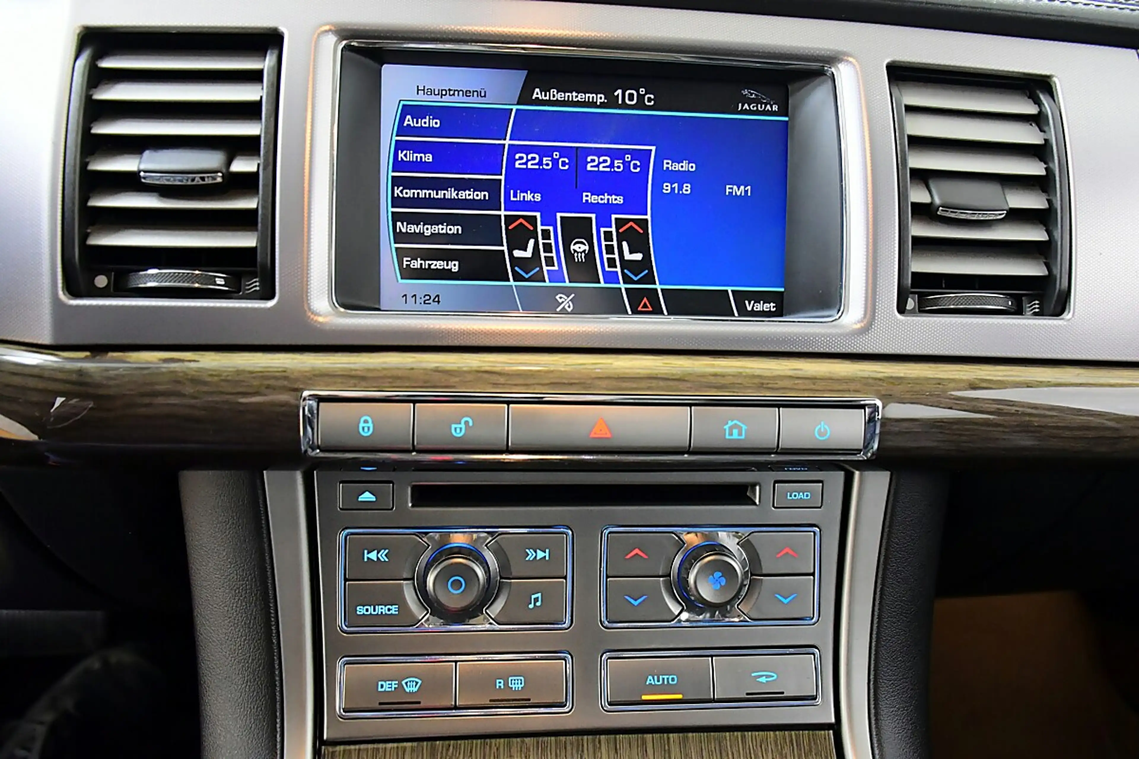 Jaguar XF 4,2 SV8 — photo 14