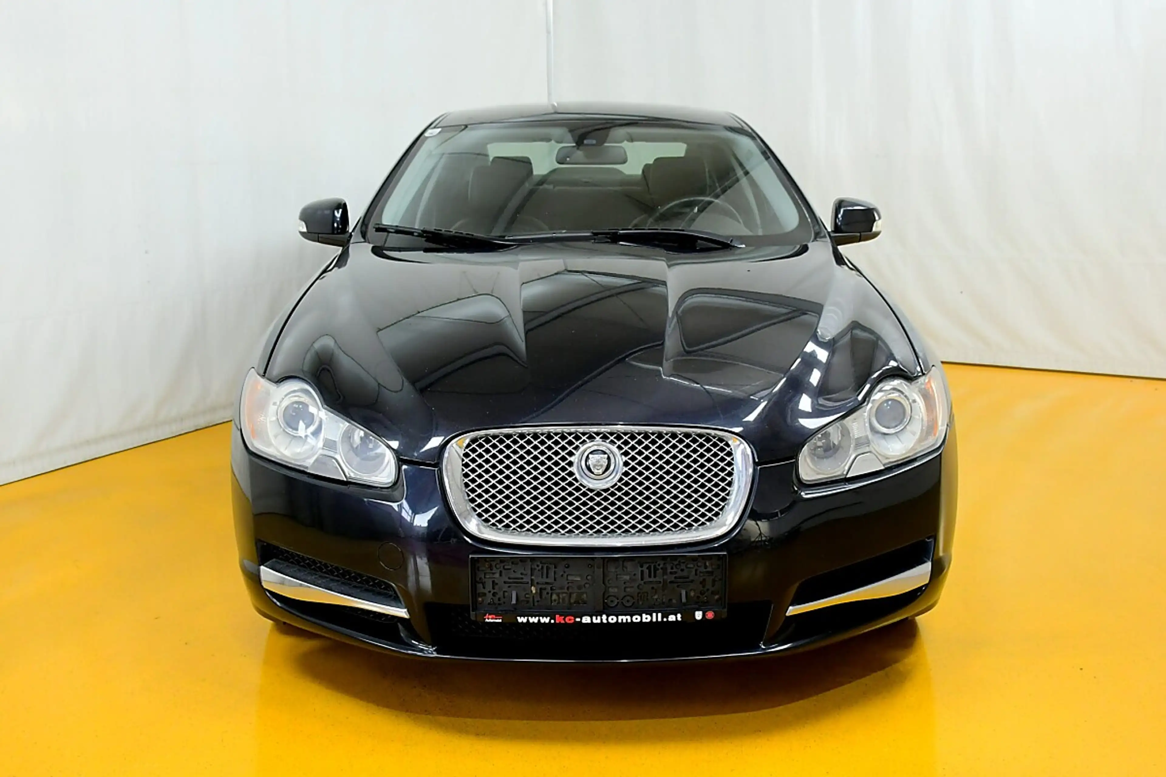 Jaguar XF 4,2 SV8 — photo 8