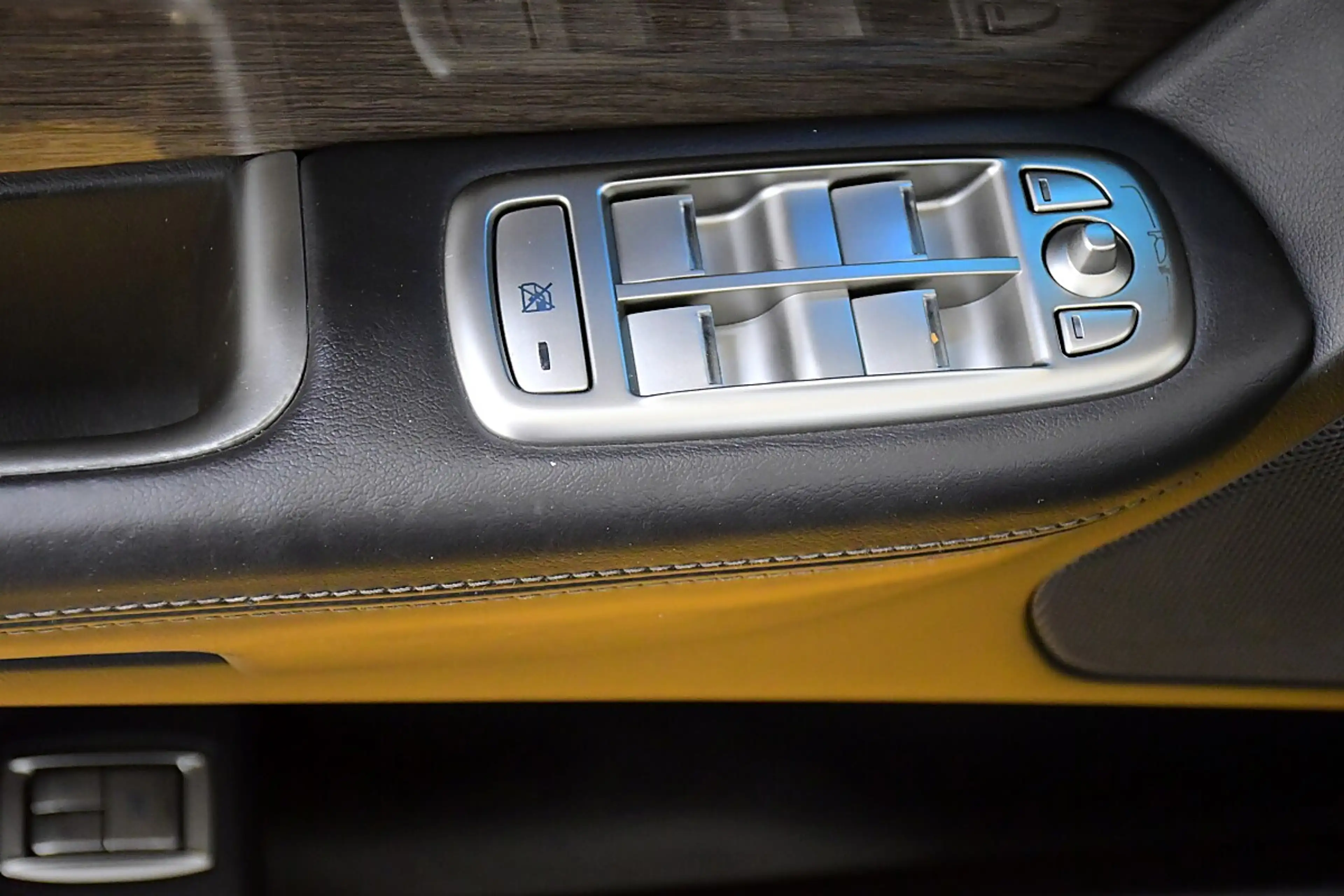 Jaguar XF 4,2 SV8 — photo 12