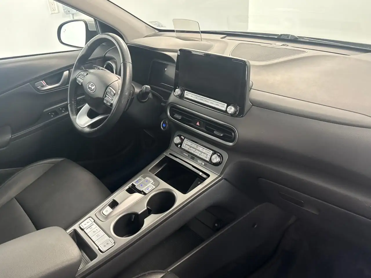 Hyundai KONA снимка Hyundai KONA