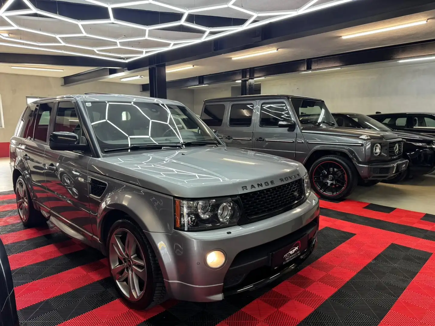 Land Rover Range Rover Sport 3,0 TdV6 SE DPF Grau - 2