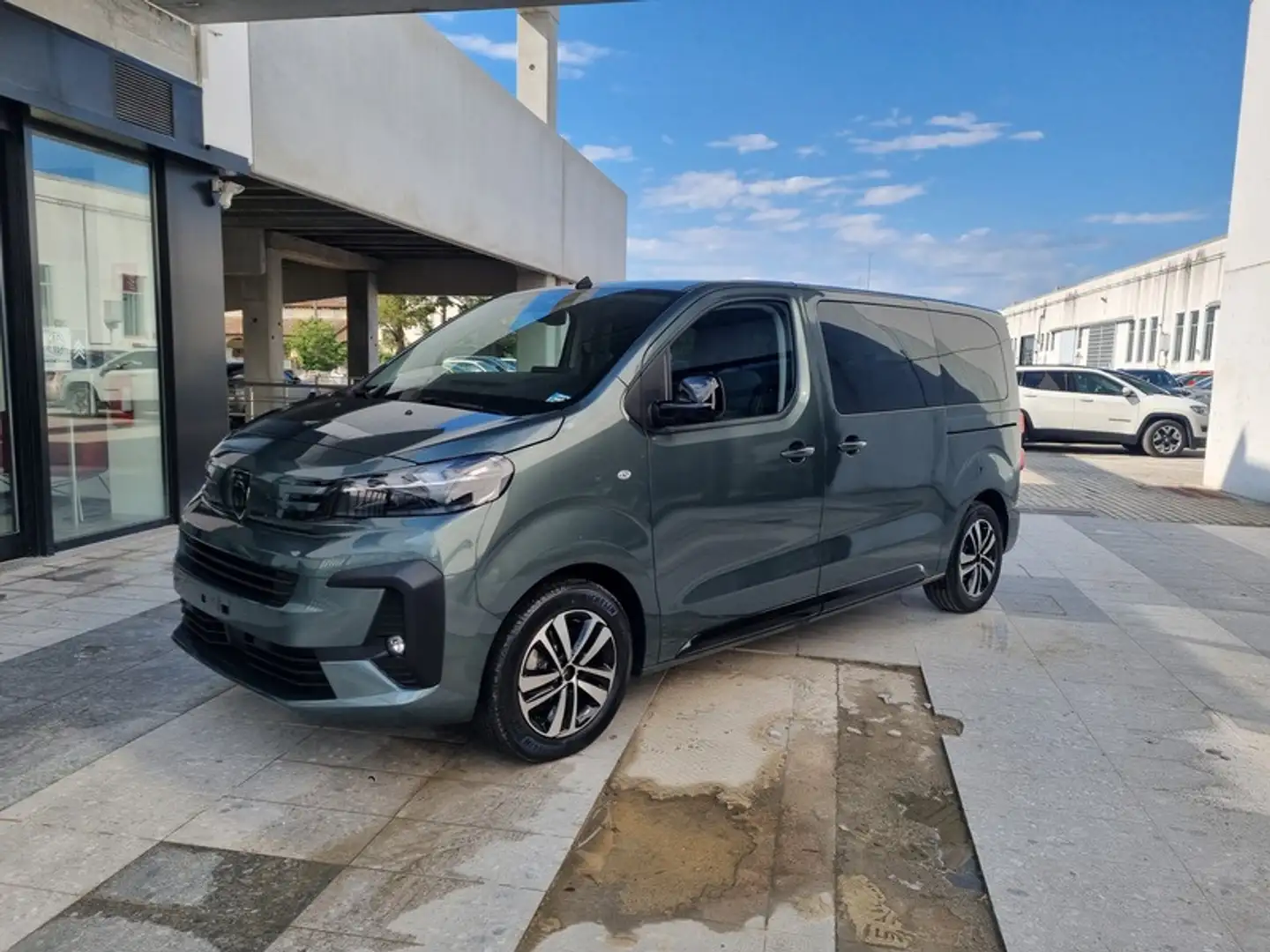 Peugeot Traveller BlueHDi 180 S&S EAT8 Standard Business Vert - 1