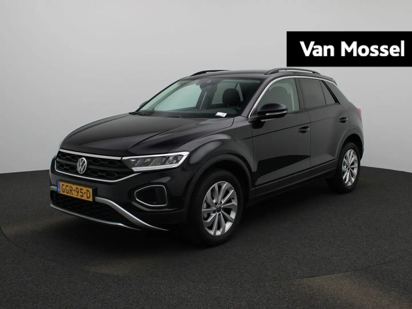 Volkswagen T-Roc 1.0 TSI Life Edition | Apple carplay | 17 Inch Vel Zwart - 1