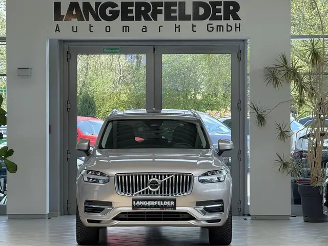Volvo XC90 view 9