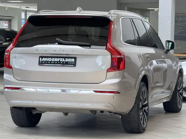 Volvo XC90 view 3