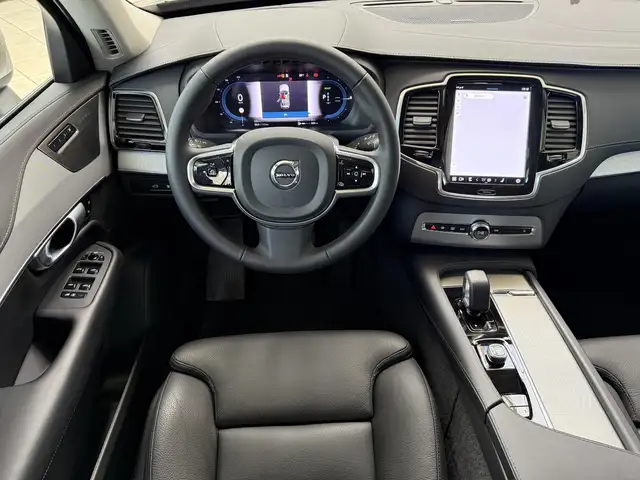 Volvo XC90 view 10