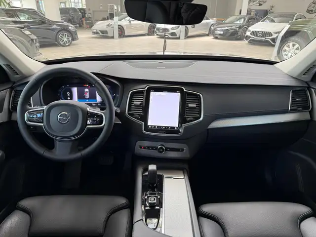 Volvo XC90 view 11