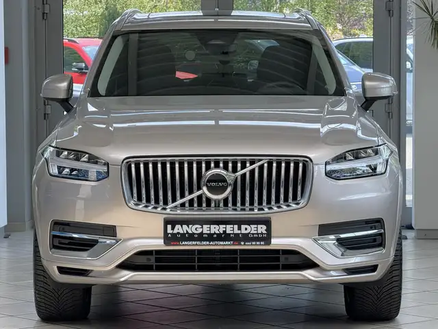 Volvo XC90 view 8