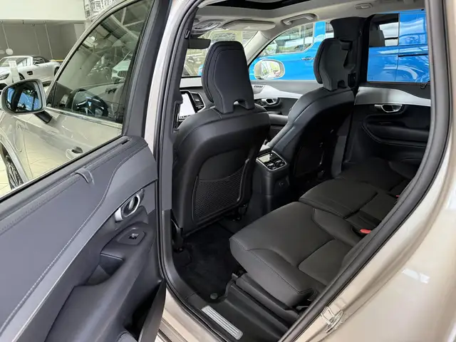 Volvo XC90 view 15