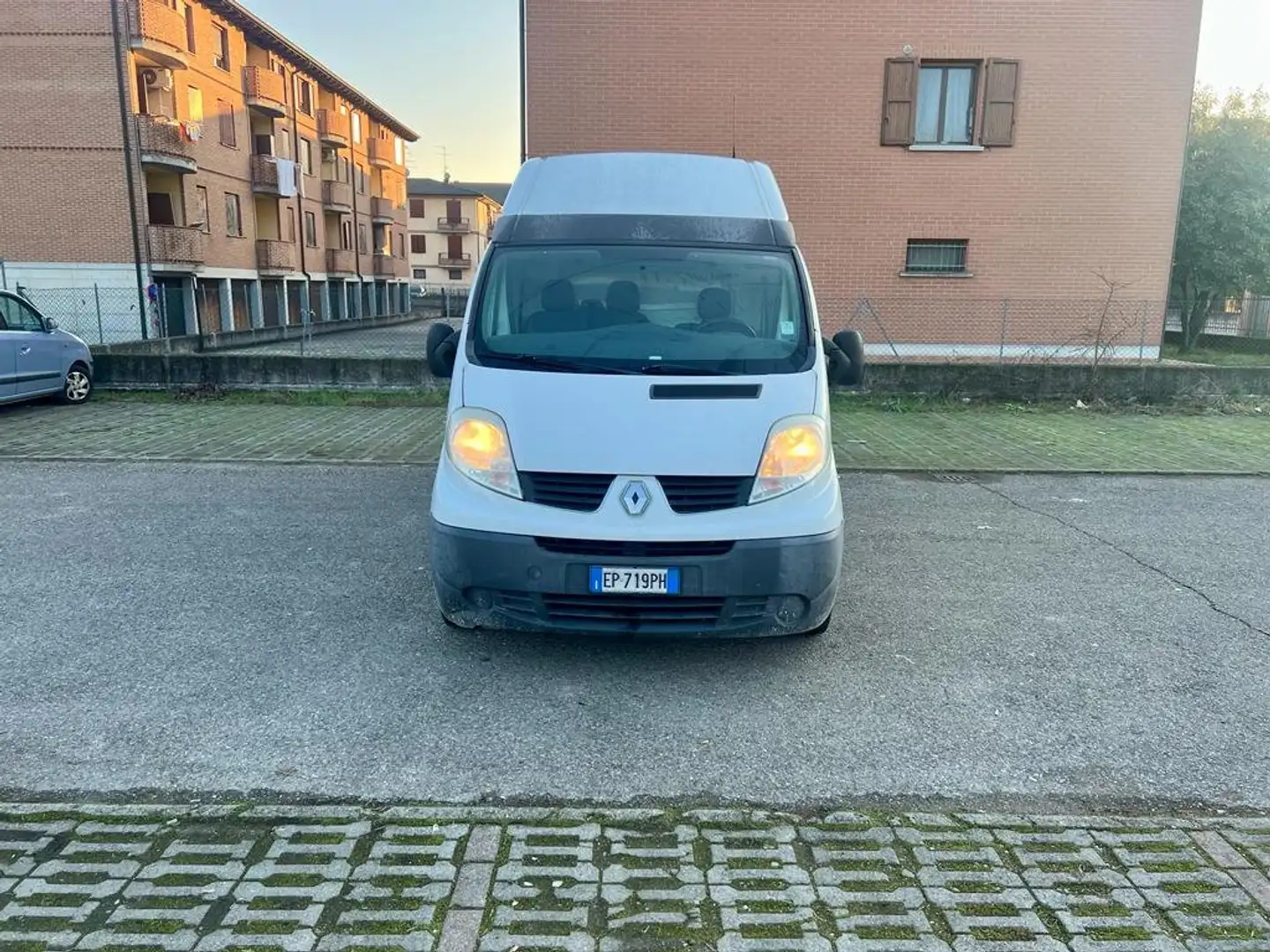 Renault Trafic 2.0 120CV Blanco - 1