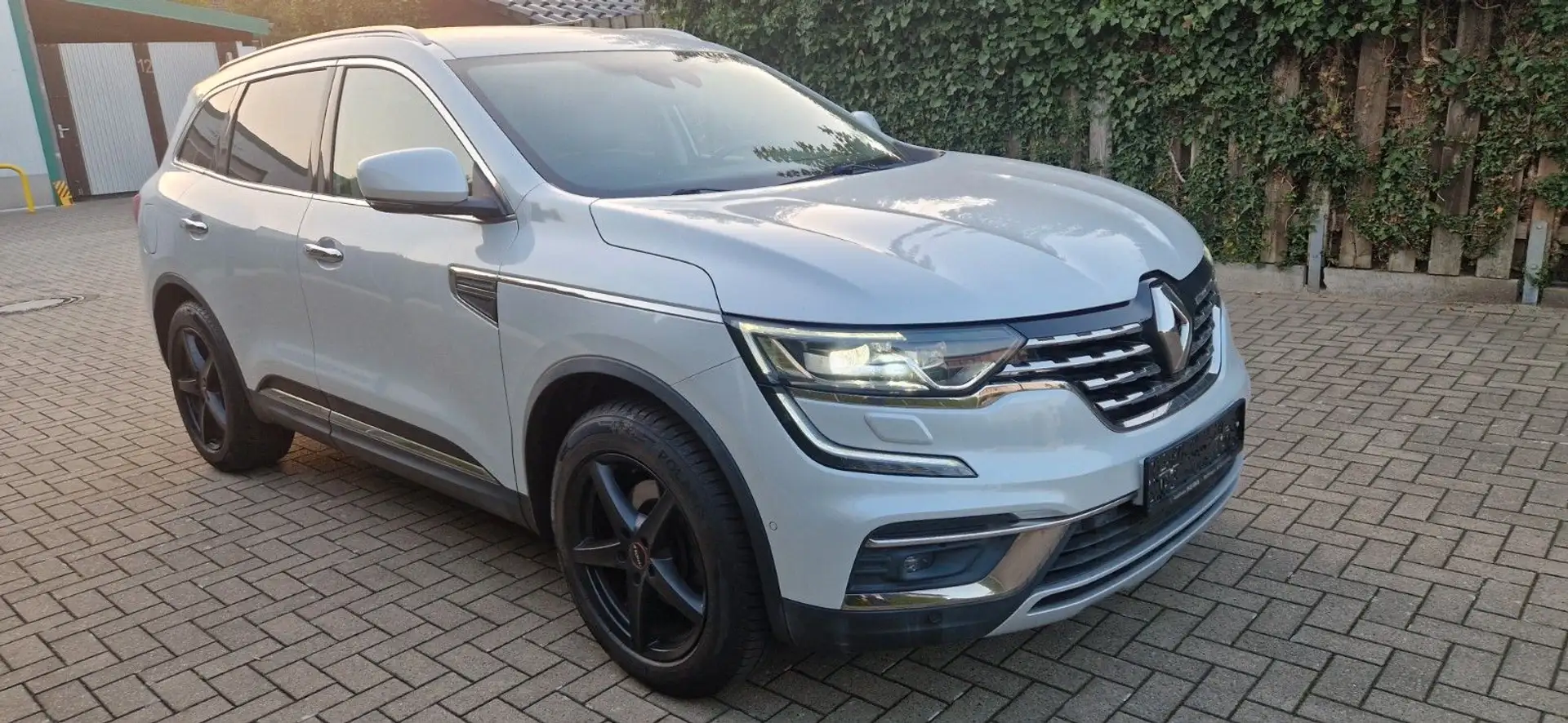 Renault Koleos Limited aus 1 Hand Automatik Kamera AHK Weiß - 2