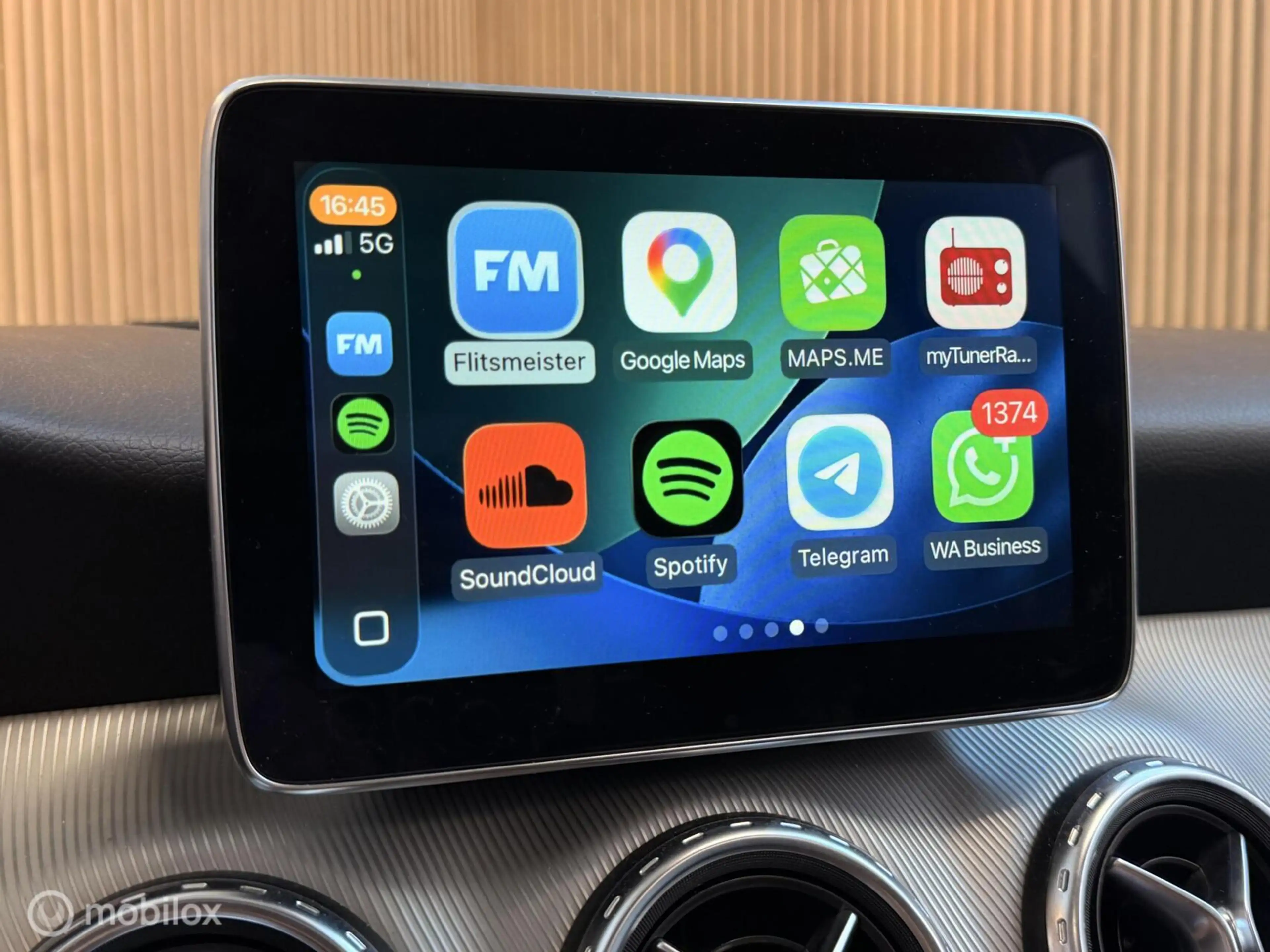Mercedes-Benz GLA 180 AMG PANO CARPLAY STOELVW Gr.SCHERM! — photo 21