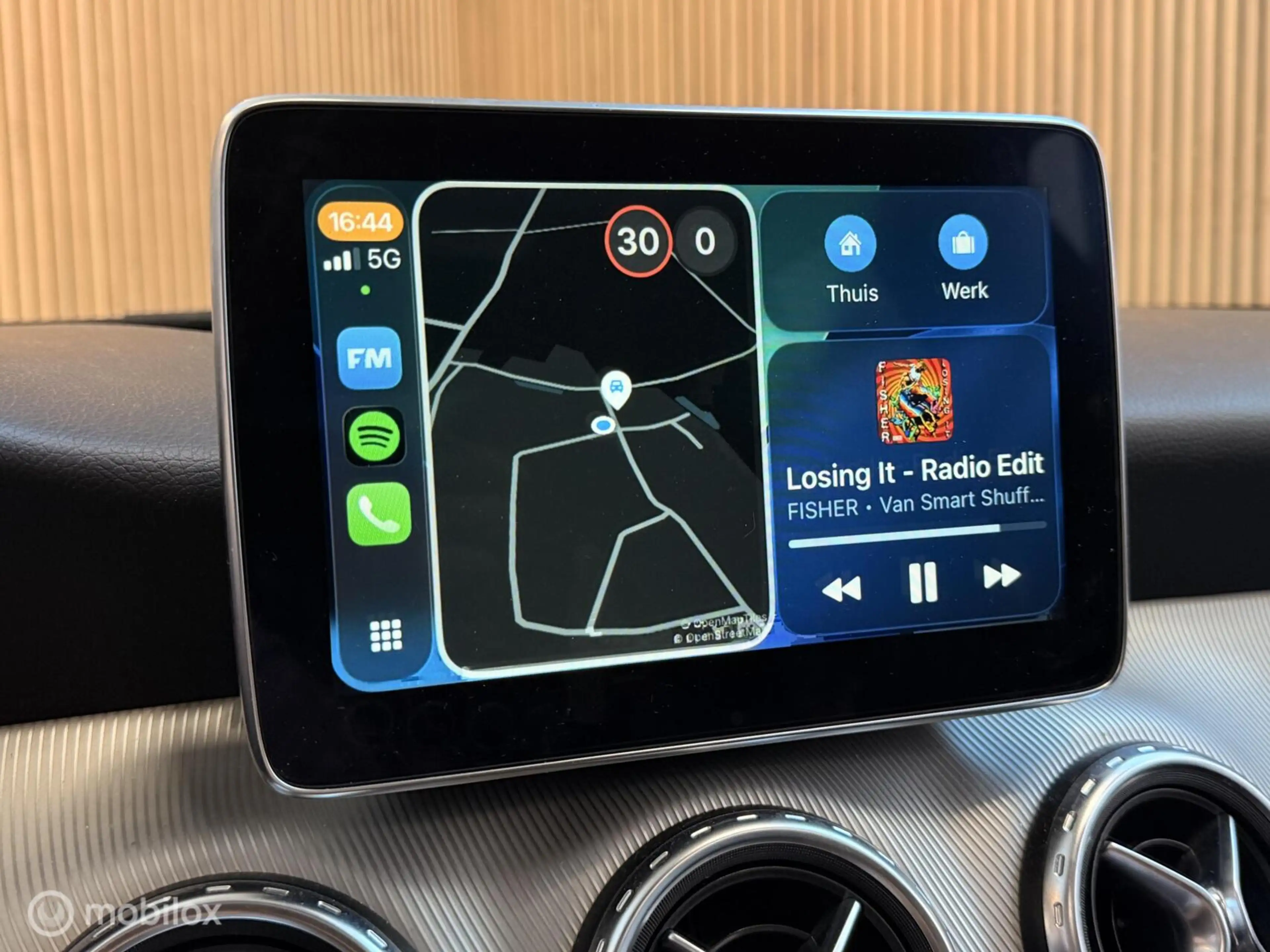 Mercedes-Benz GLA 180 AMG PANO CARPLAY STOELVW Gr.SCHERM! — photo 20