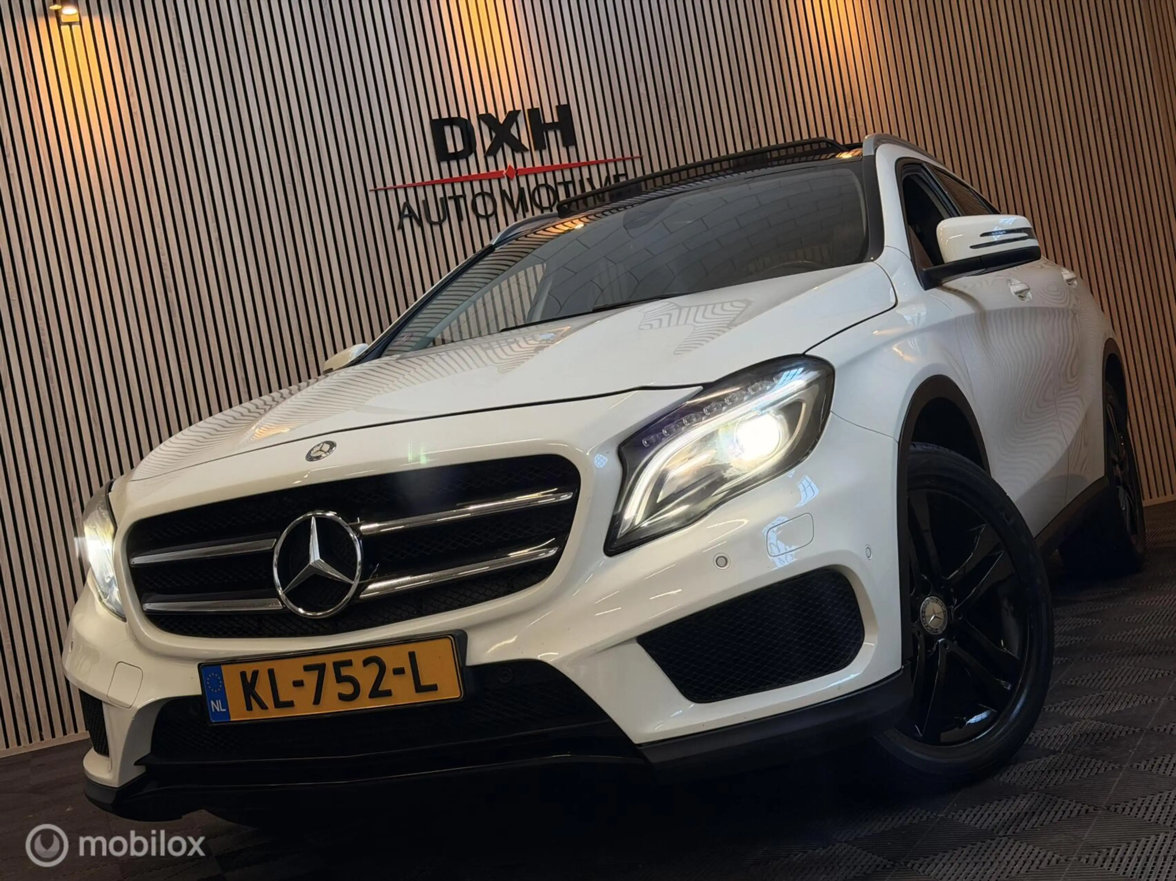 Mercedes-Benz GLA 180 AMG PANO CARPLAY STOELVW Gr.SCHERM! — photo 33